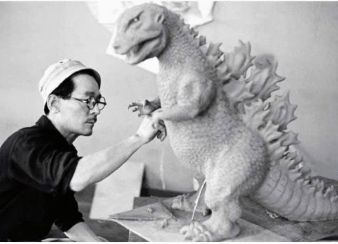 ウロコ・ゴジラ雛型レジンキット& 銀座書き割りセット完成品&特製ゴジラプレート￼