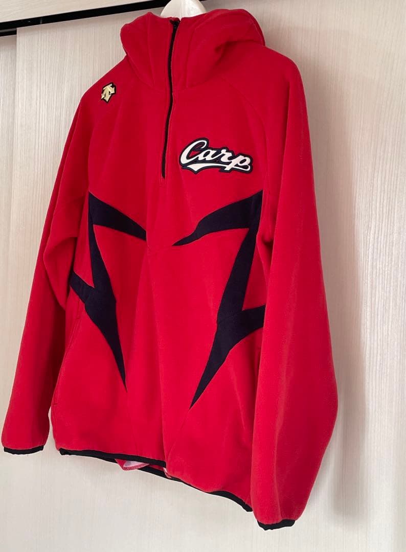 カープ×デサント　フリースパーカー