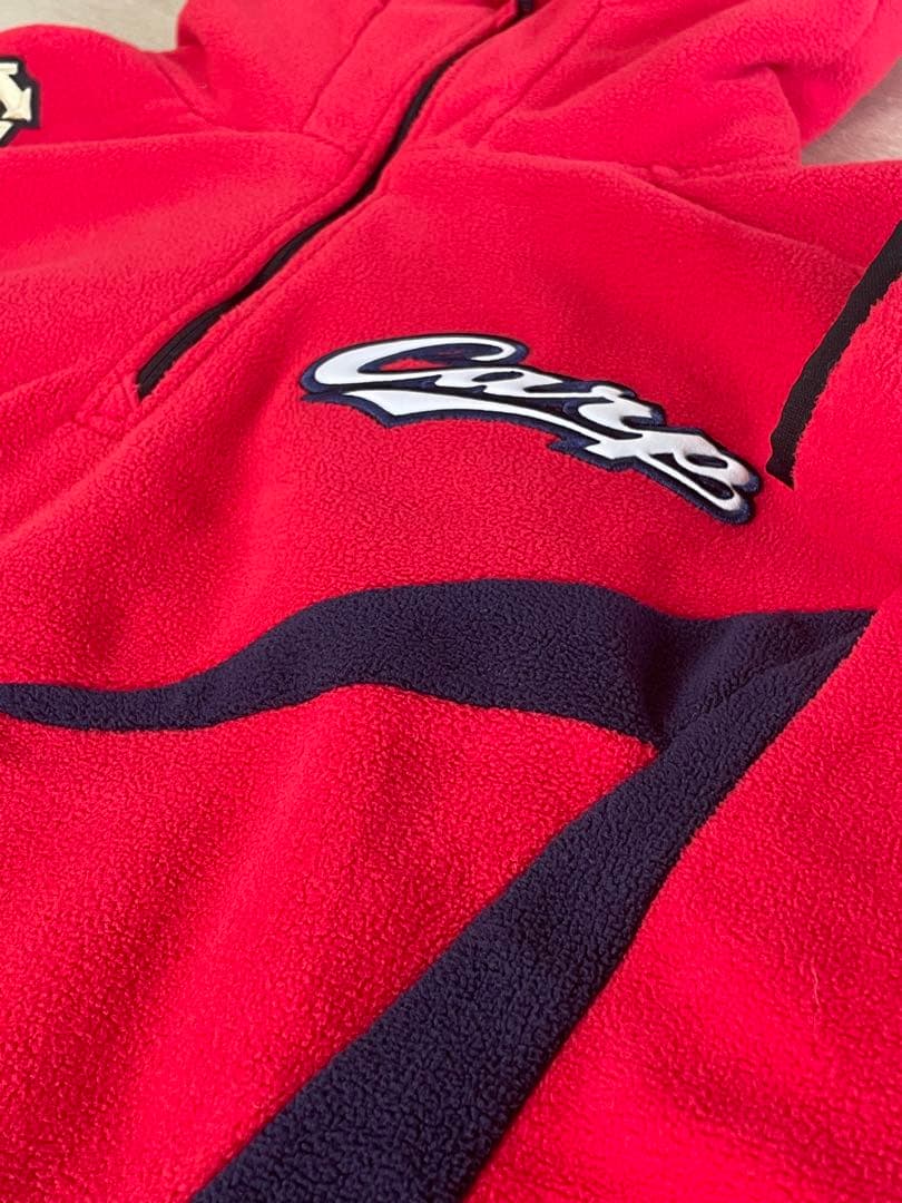 カープ×デサント　フリースパーカー