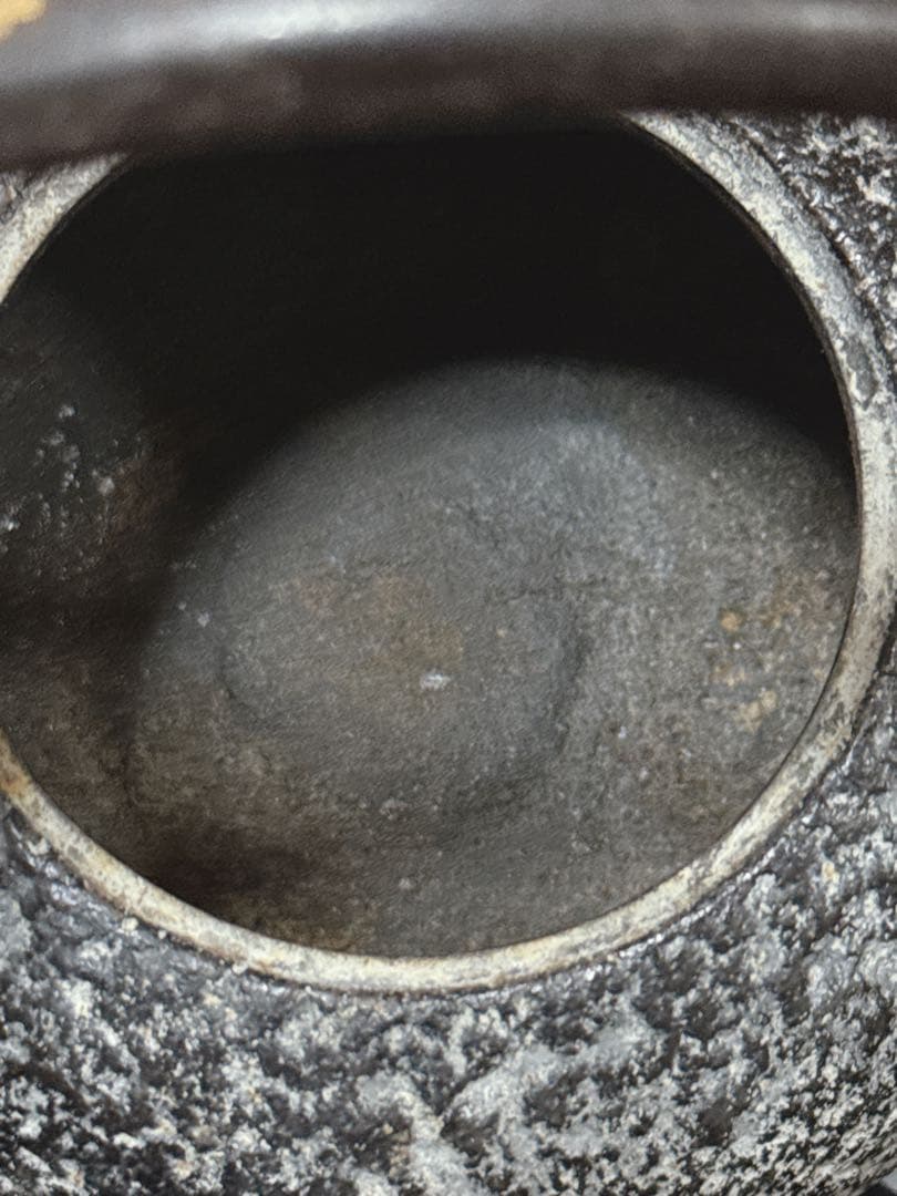 平安 泰山堂 造 白肌 金銀象嵌提手 平丸型 在款有 宣徳蓋 鉄瓶 茶道具