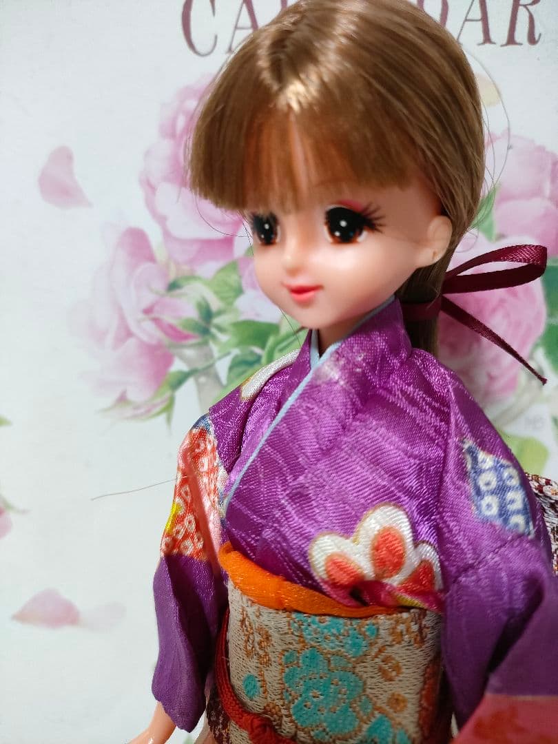茶髪　赤いアイシャドウのジェニーちゃん　着物ジェニー？　リカちゃん
