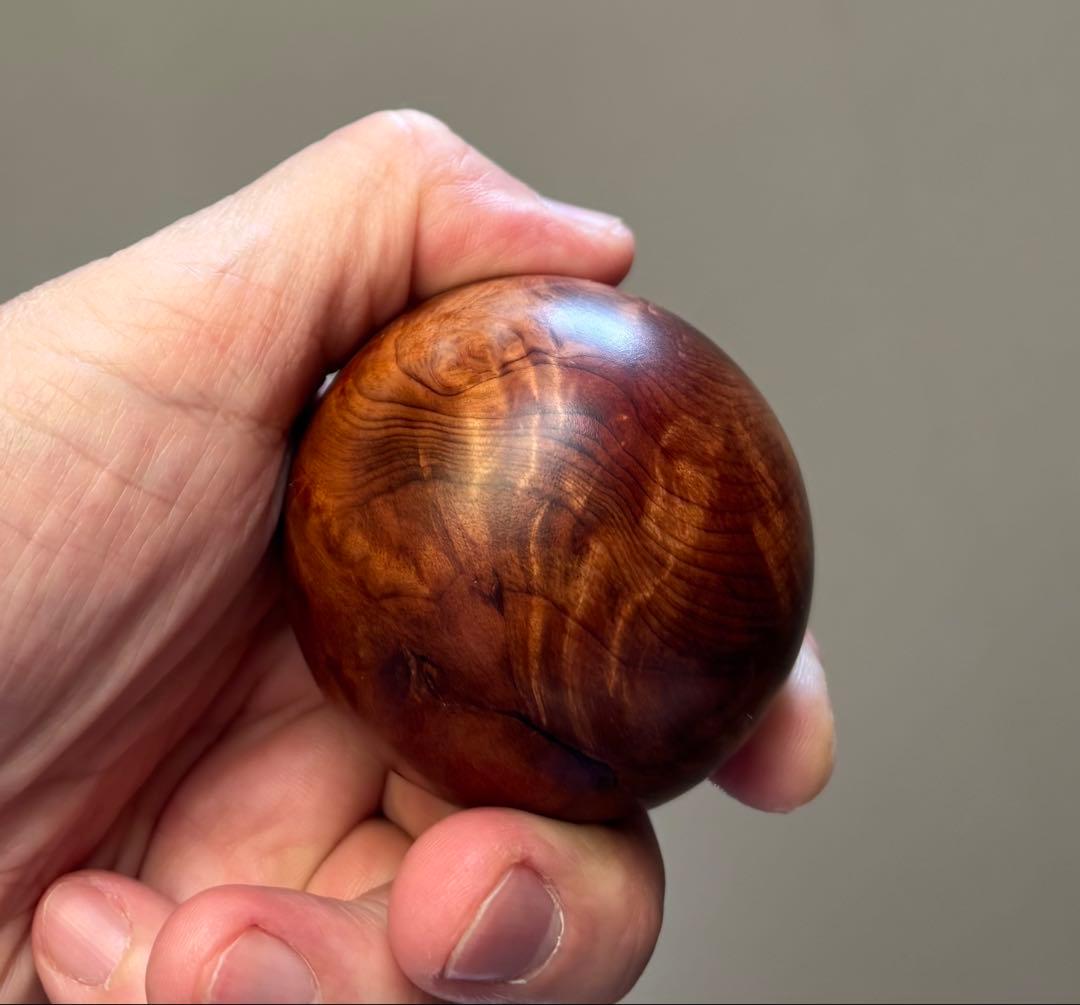 屋久杉 最高級虎杢　如意宝珠 （ 台座付 ）
