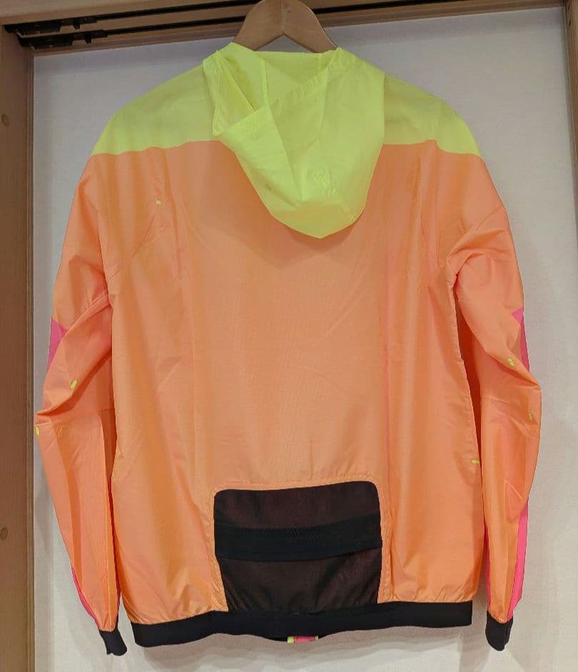 ☆美品☆NIKE ウインドランナー S 定価3万8500円 826834-639