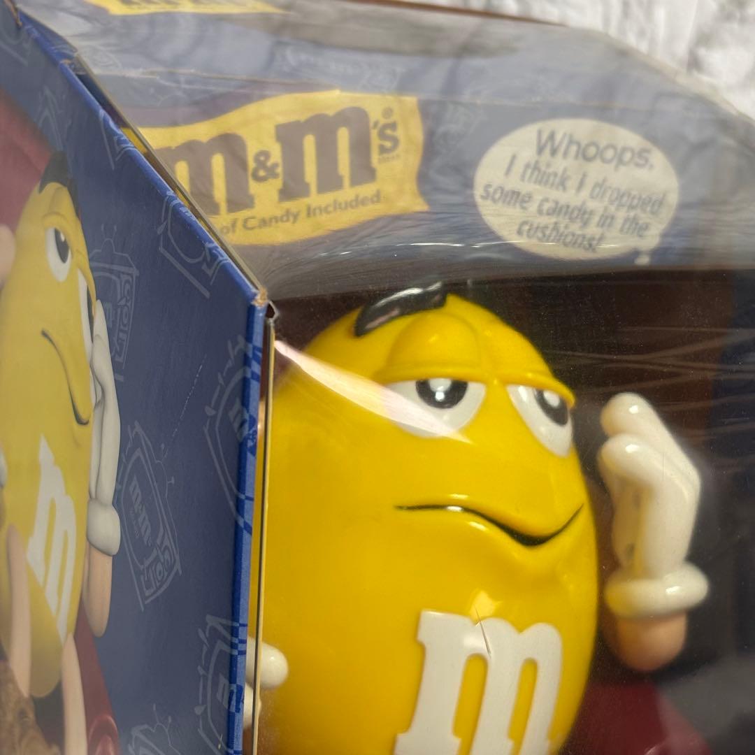 m&m's ディスプレイ　イエロー　LA-Z-BOYソファーエムアンドエムズ