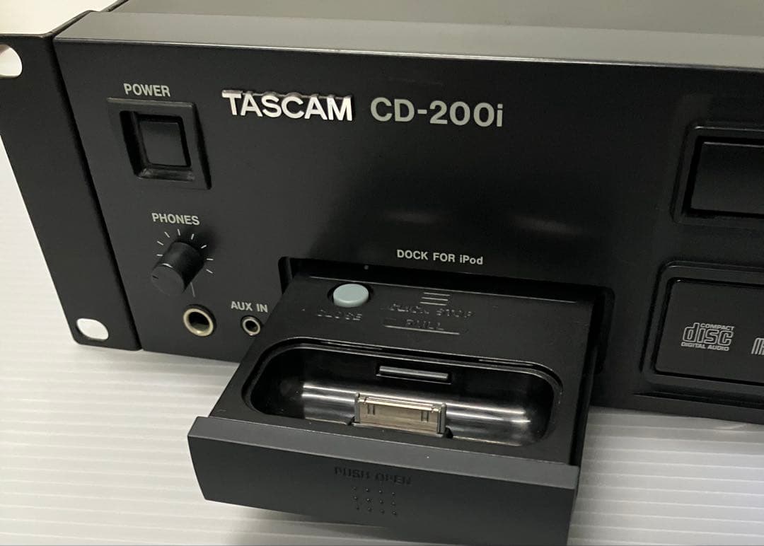 値下　TASCAM CD-200i CDプレーヤー /iPodドック