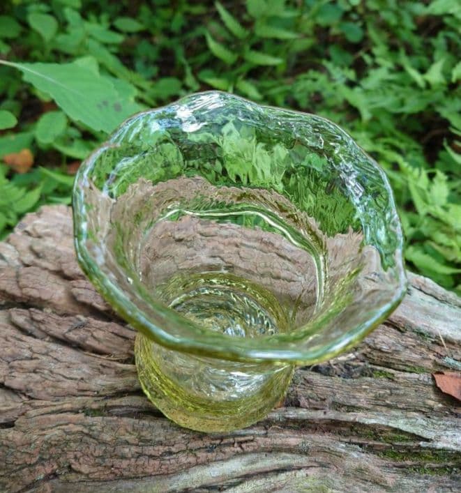 野田収　個展作品　手びねりのグラス(Ａ）新島硝子　コーガ石　自然の緑色