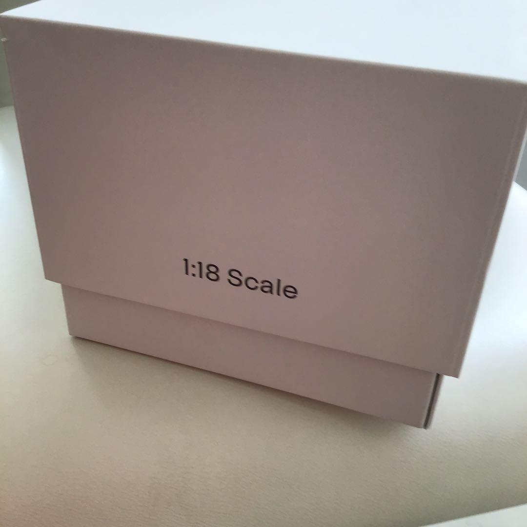 ランボルギーニ　Revuelto 1:18 模型　純正