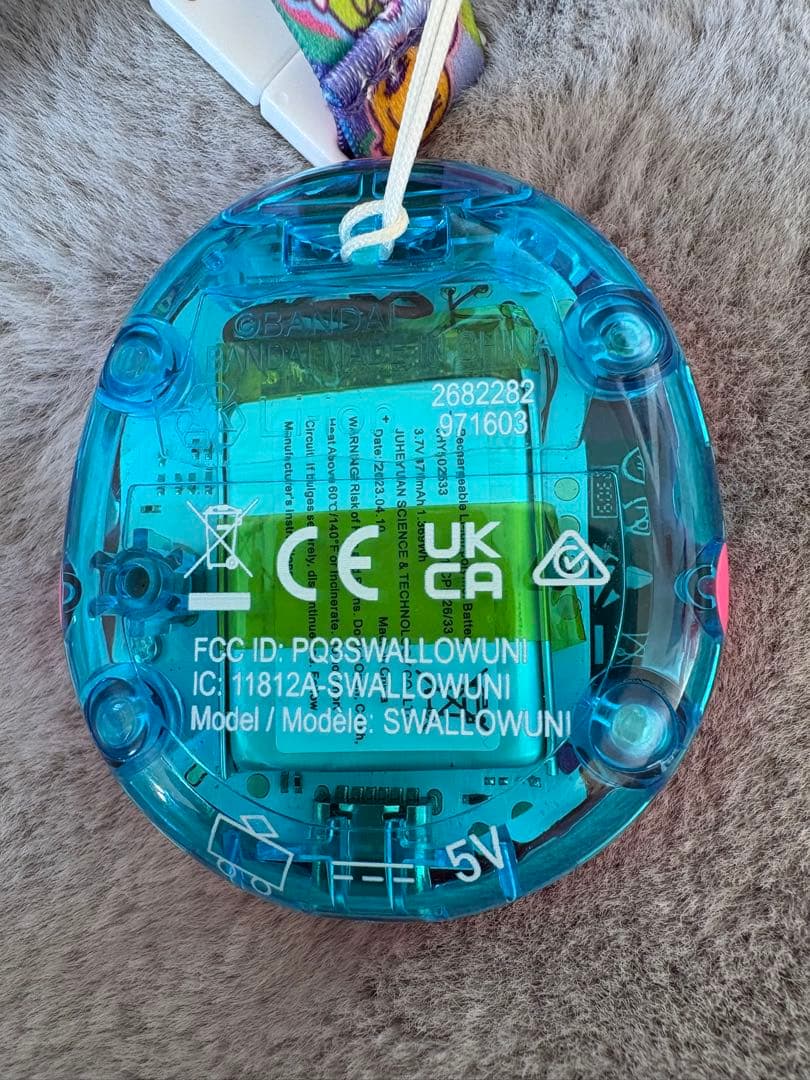 Tamagotchi Uni シリコンバンド・ネックストラップ付き