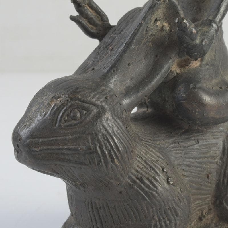 仏教美術　古銅　チベット仏　兎に観音像　仏像　置物　C　9867