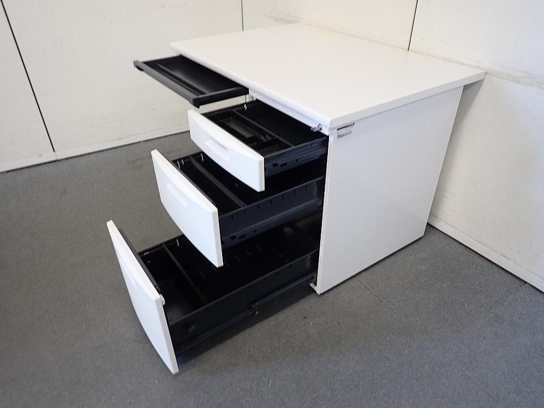 引取り限定　イトーキ　107片袖机　CZ　11-0622