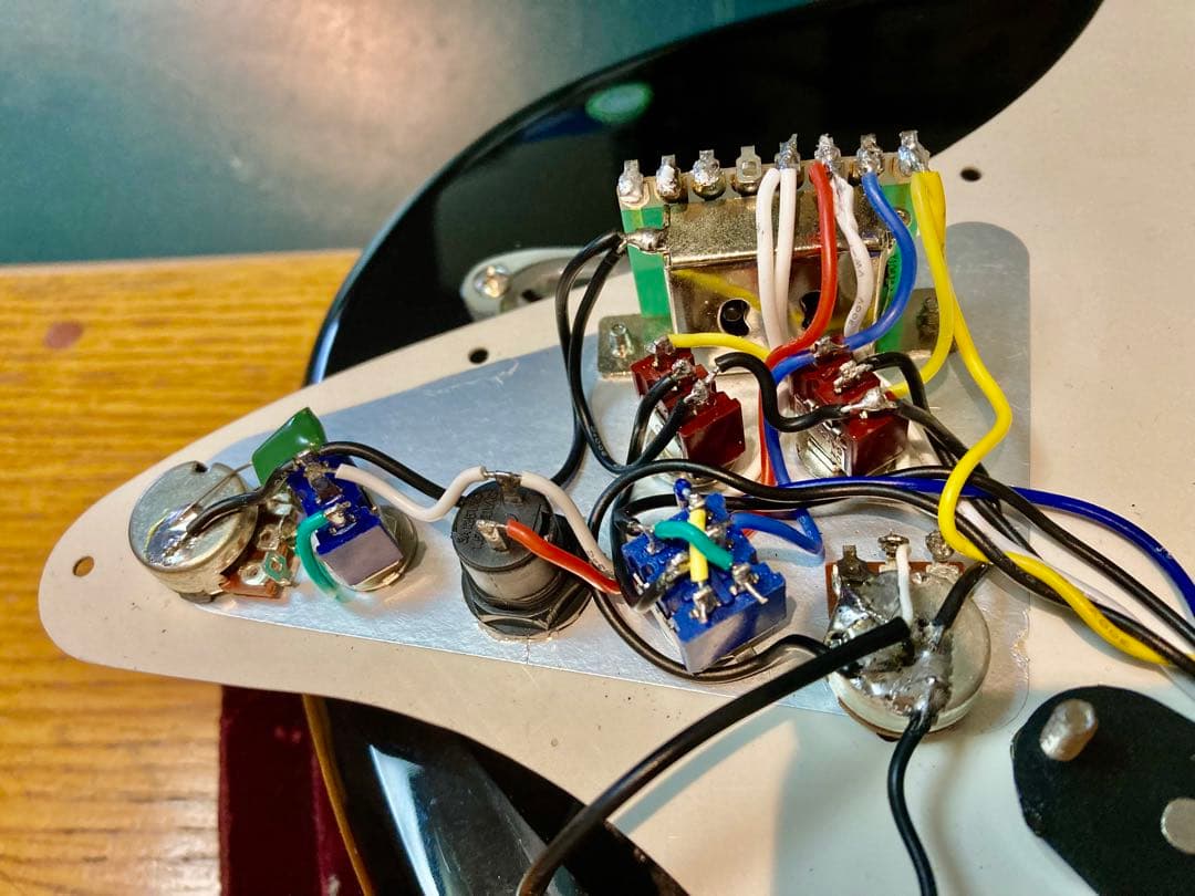 ☆美品 ローノイズピックアップ搭載　新機能を追加したMavis ST