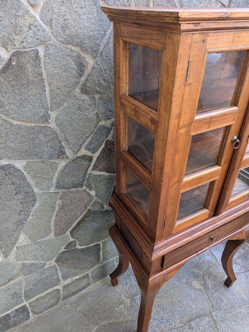 アンティーク木製の猫脚ガラスキャビネット　ケビントキャビネット