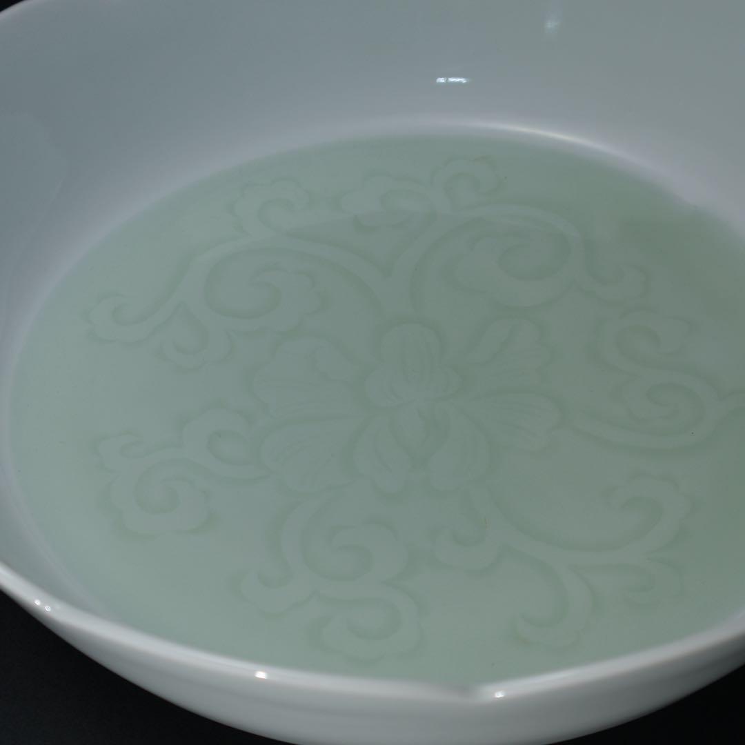 人間国宝　井上萬二　青白磁彫文鉢　共箱　R1491ダK2