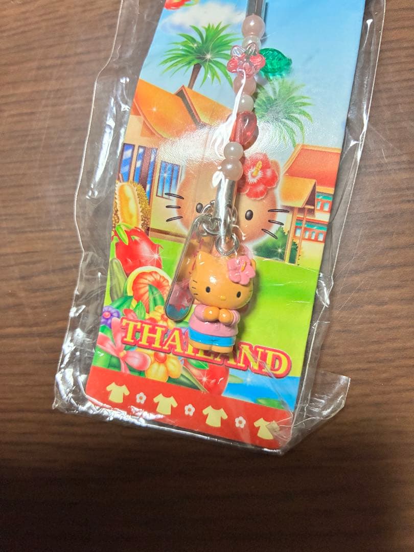 希少レア新品 ご当地 ハローキティ タイ限定 日焼け サワディーカー ストラップ