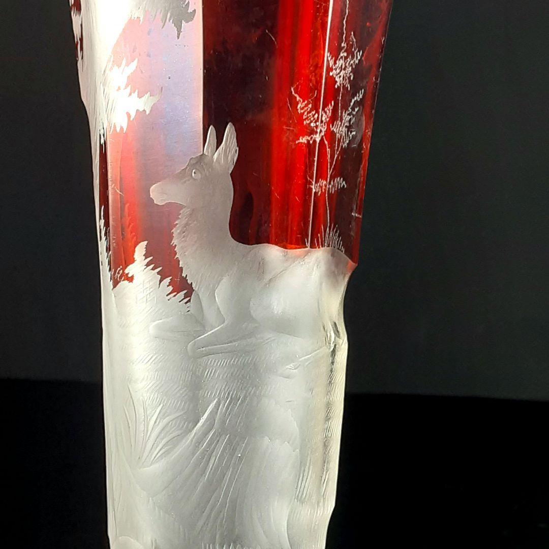 Y957 ボヘミアガラス グラヴィール 赤被せガラス 鹿と風景文花瓶 一対　こ