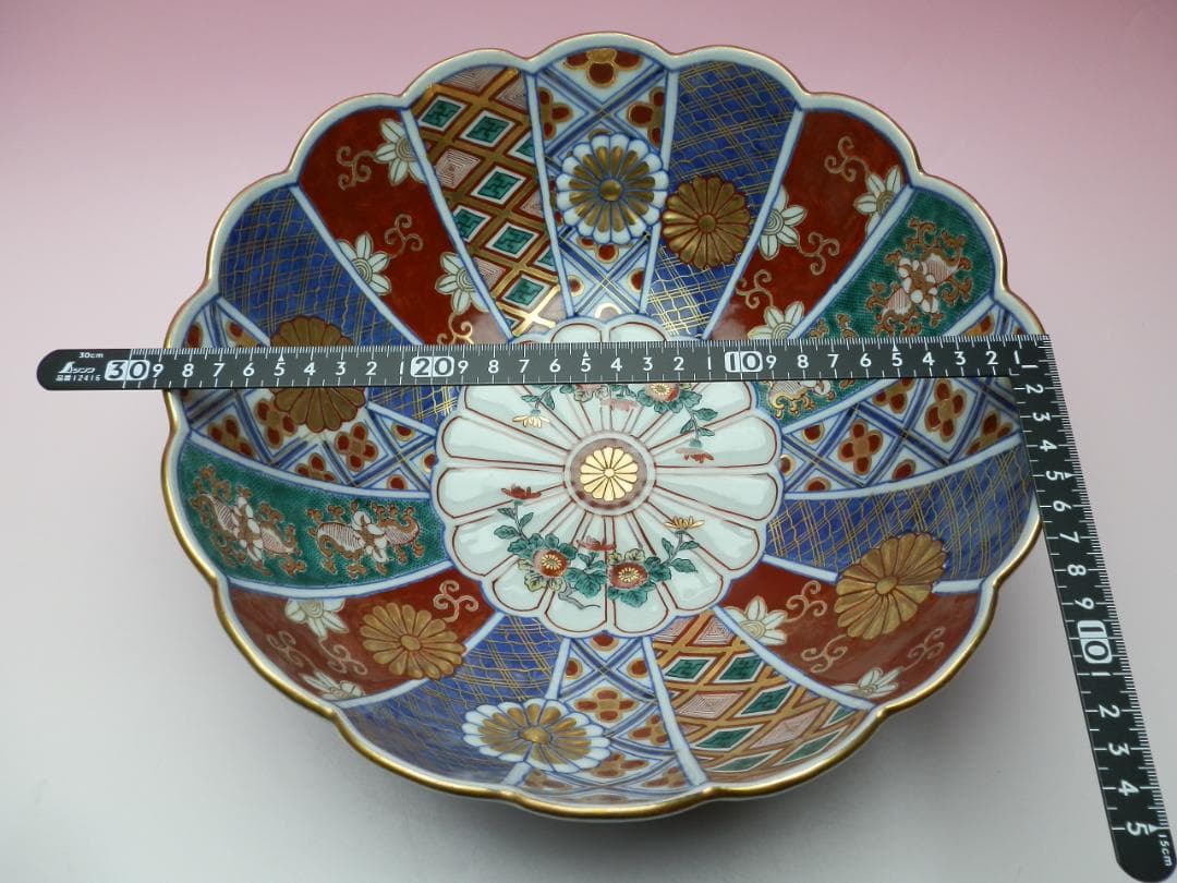 大聖寺伊万里 色絵 金彩 菊紋 菊形 大鉢 奇玉宝鼎之珍銘 MO71208