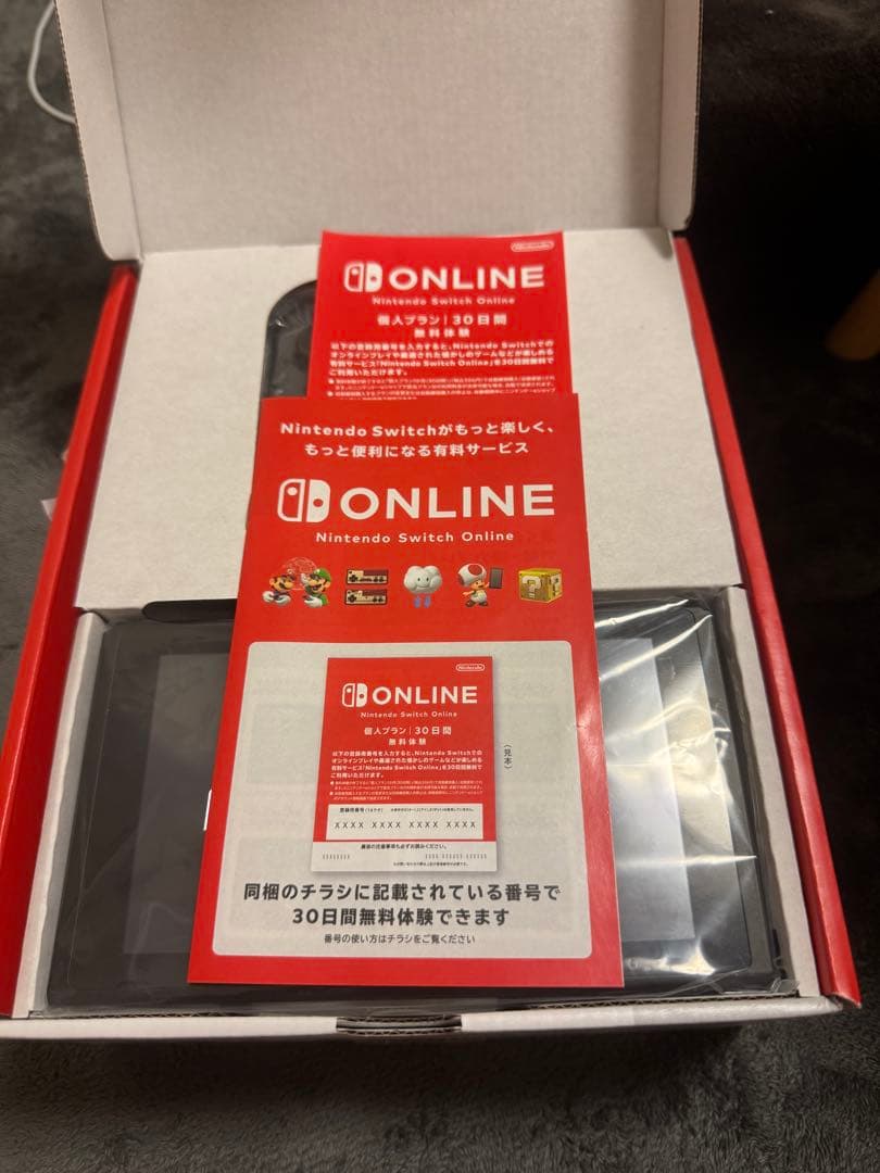 Nintendo Switch 本体 + Joy-Con コントローラー