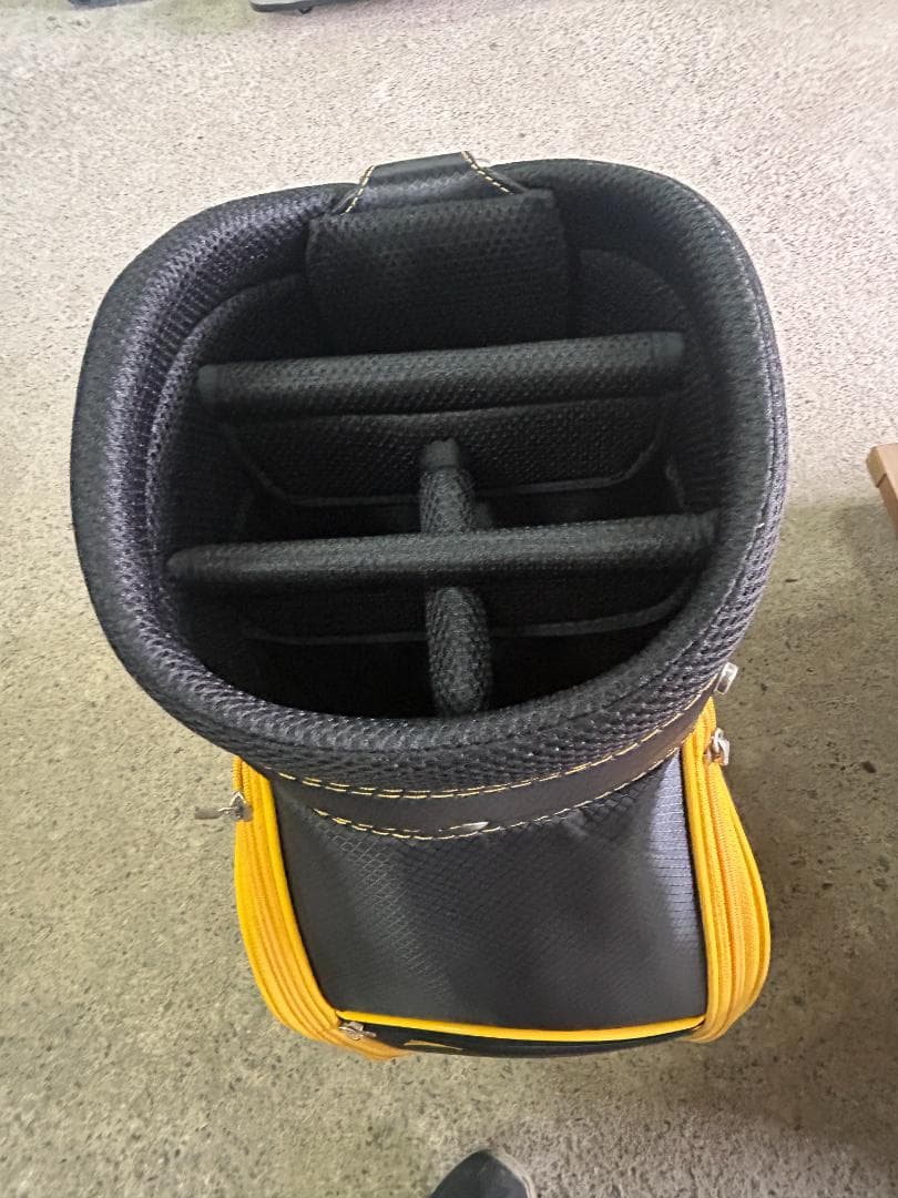 新品未使用 SRIXON GGC-S009G キャディバッグ 8.5型