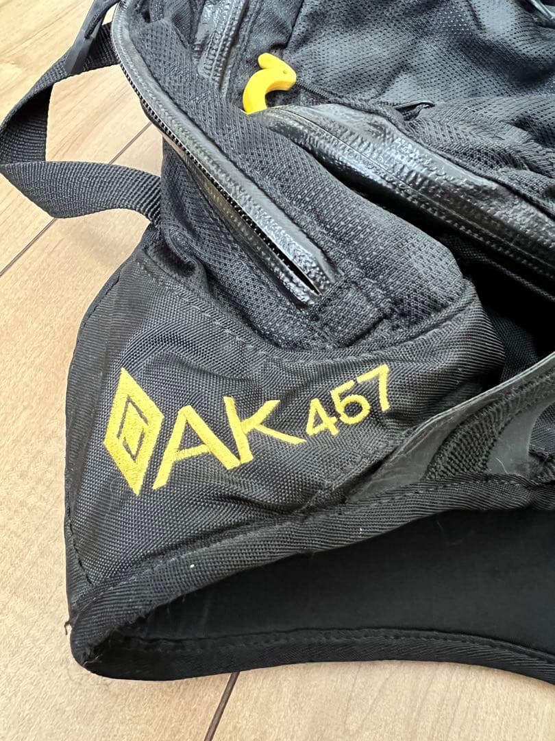 BURTON AK457 バックパック 　黒/黄色 16～18L