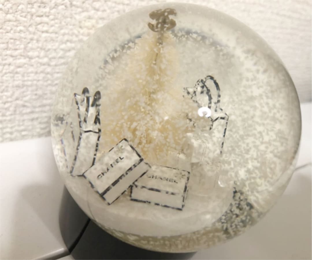 スノードーム　２点　シャネルとロクシタン　インテリアノベルティ