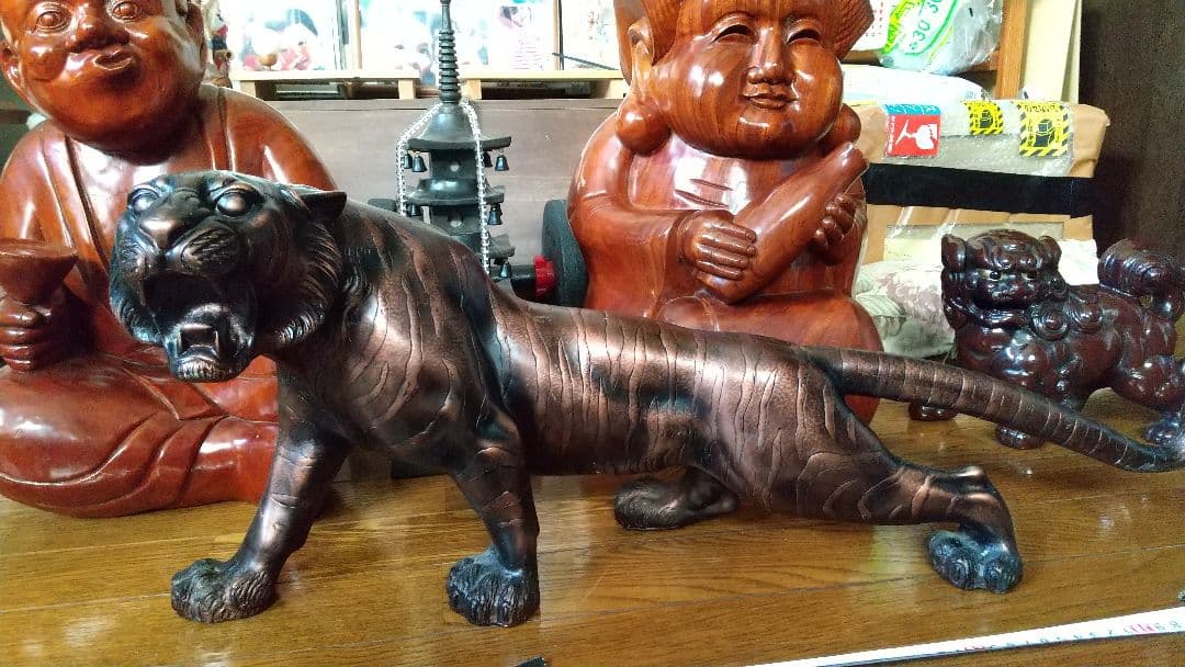 蓮ちゃんの巨大.虎の置物.約65cm位吠える姿勢.金属製