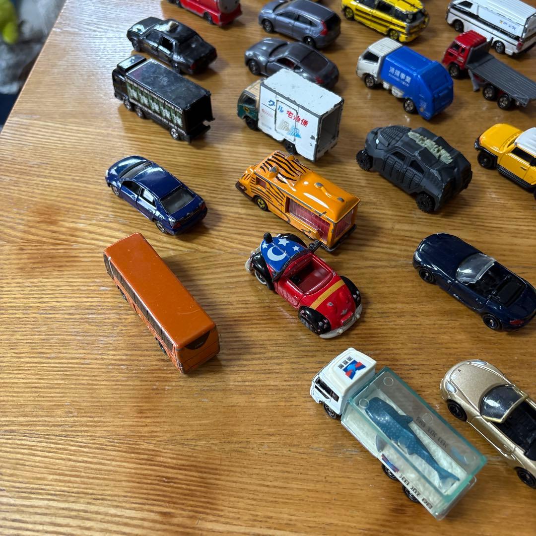 トミカ とミニカー多数と収納ケース70台