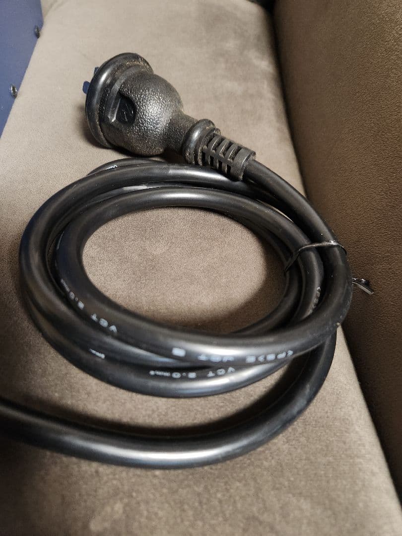 変圧器 F-300D 3KVA TORA PACK