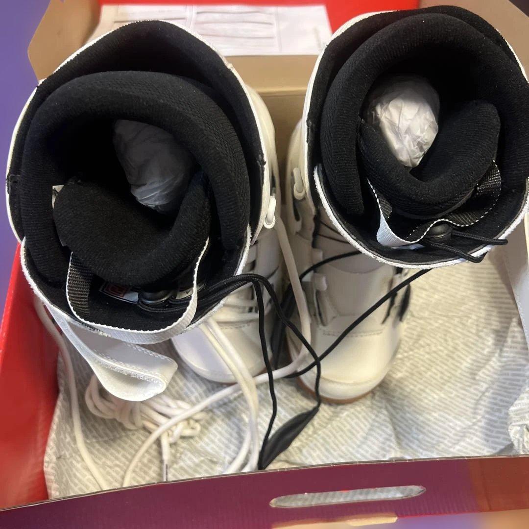 2023.24 D.N.A. スノーボードブーツ チームホワイト 23.5