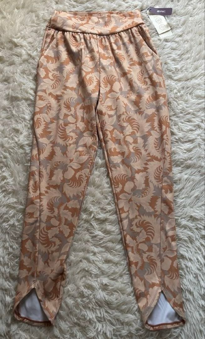 リアルストーン ◇ヨガウェア セットM新品タグ付オレンジ　22,000円のお品