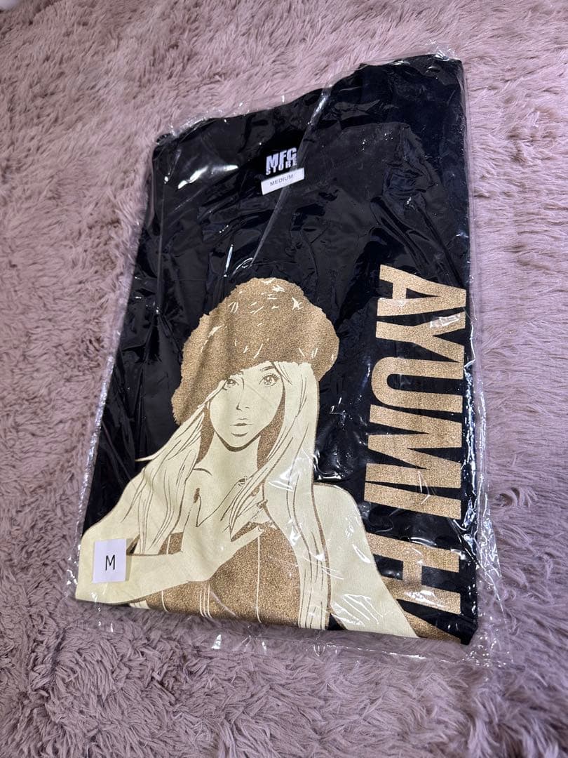 【新品未使用】浜崎あゆみMFCコラボTシャツ北京限定（黒白）ペンライト付き
