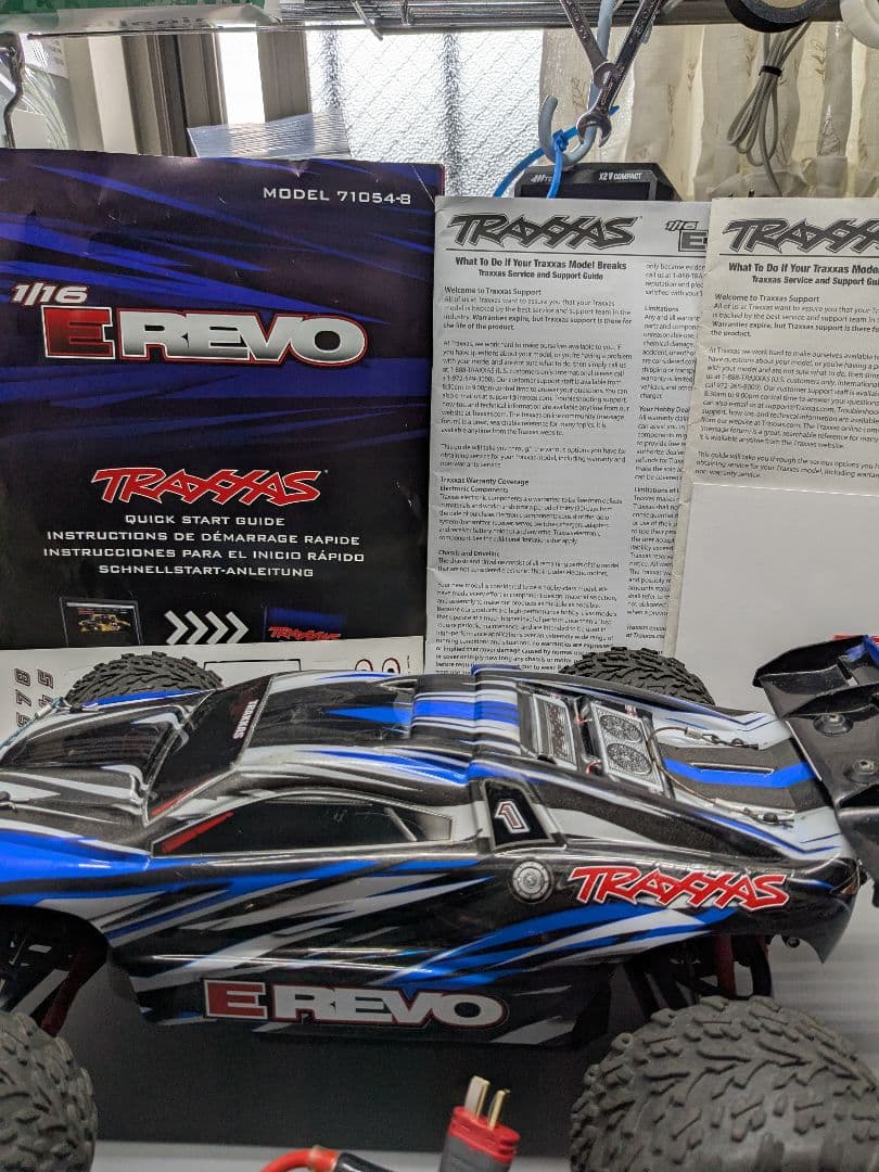 トラクサス E-Revo 1/16