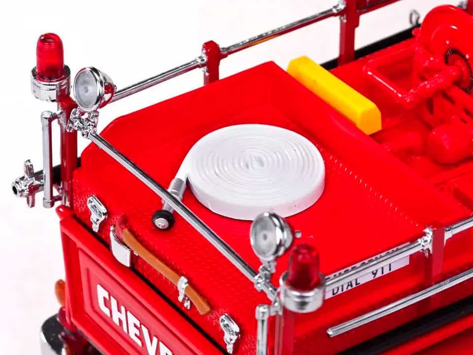 1/18 シボレー C-20 消防車 1965 レッド SunStar製ミニカー