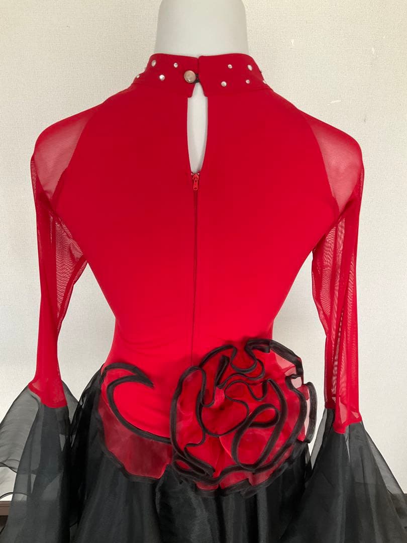 再値下げ‼️社交ダンス　カラオケ　赤黒　Mサイズ〜Ｌサイズ