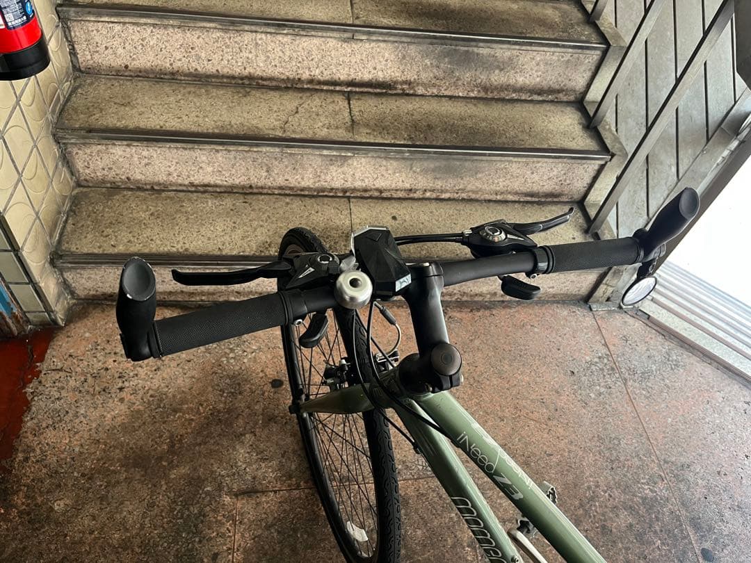 momentum シマノギア付きグリーンロードバイク