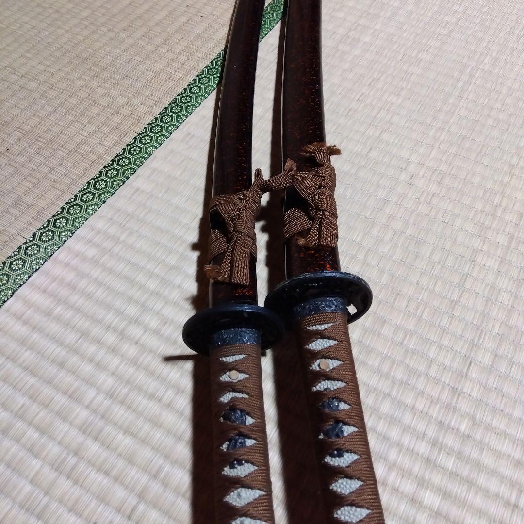 【日本刀 模擬刀】【断捨離価格】曲線的な刃 赤色の鞘脇差しとセット