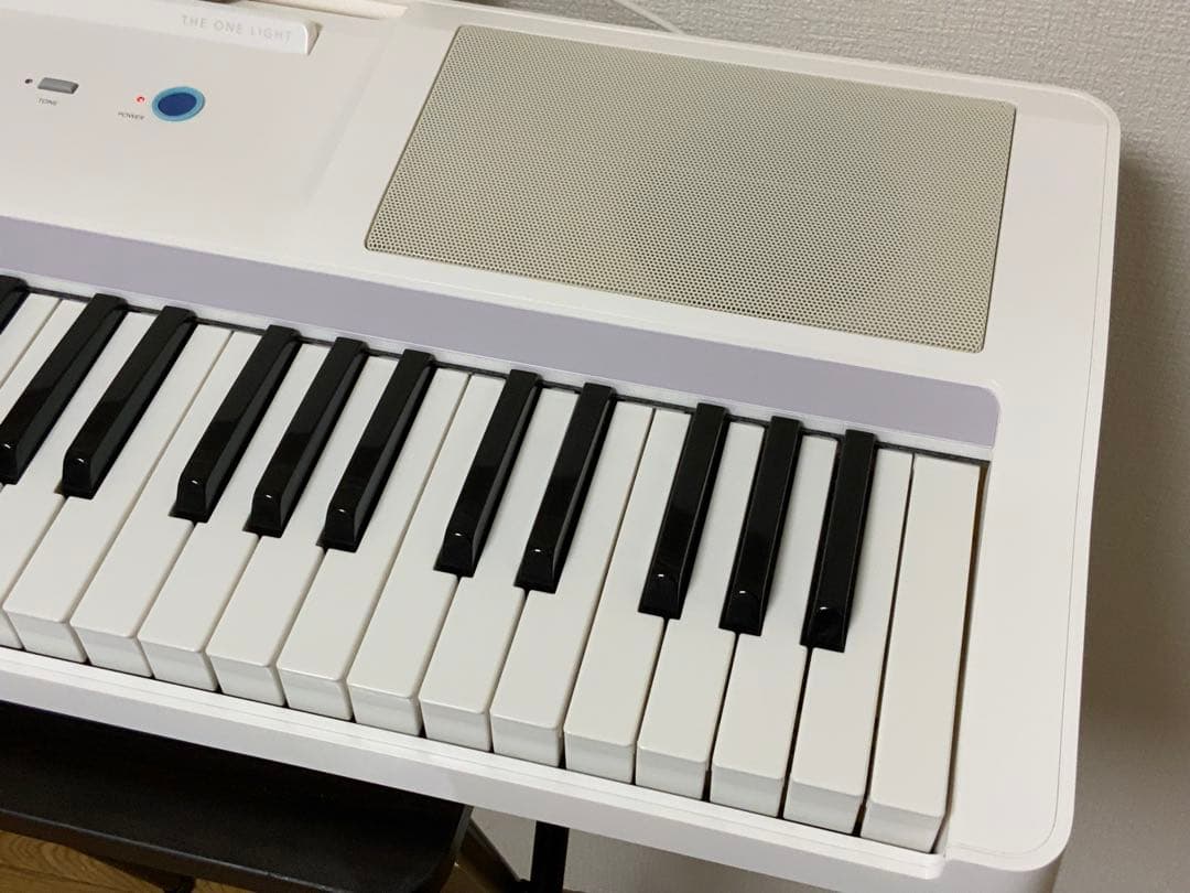 The ONE Smart Piano Light（ホワイト／61鍵）