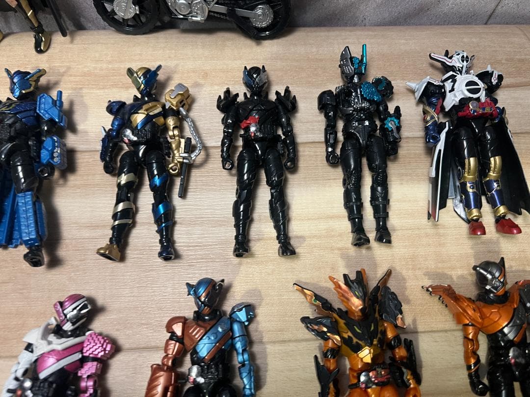 ゆ*く様 バンダイ )装動 SO-DO / 仮面ライダー 約100体 まとめ売り