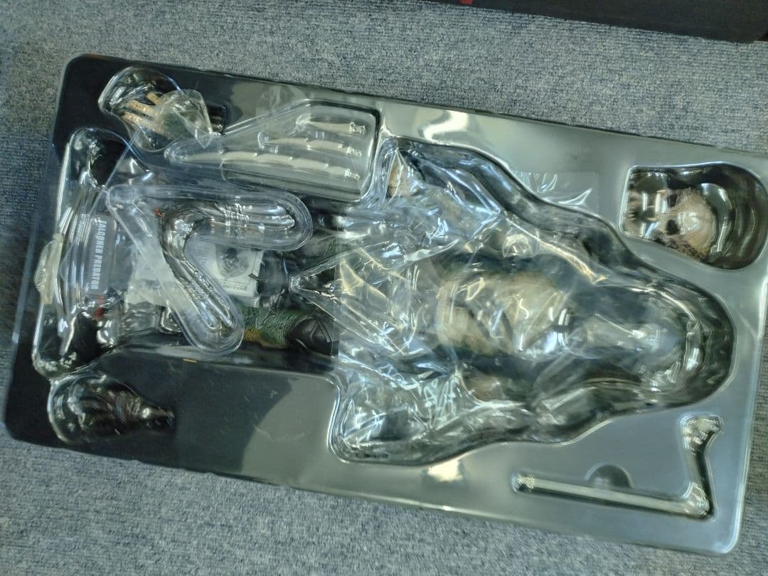 HOT TOYS ムービー・マスターピースMMS137 ファルコナー プレデター