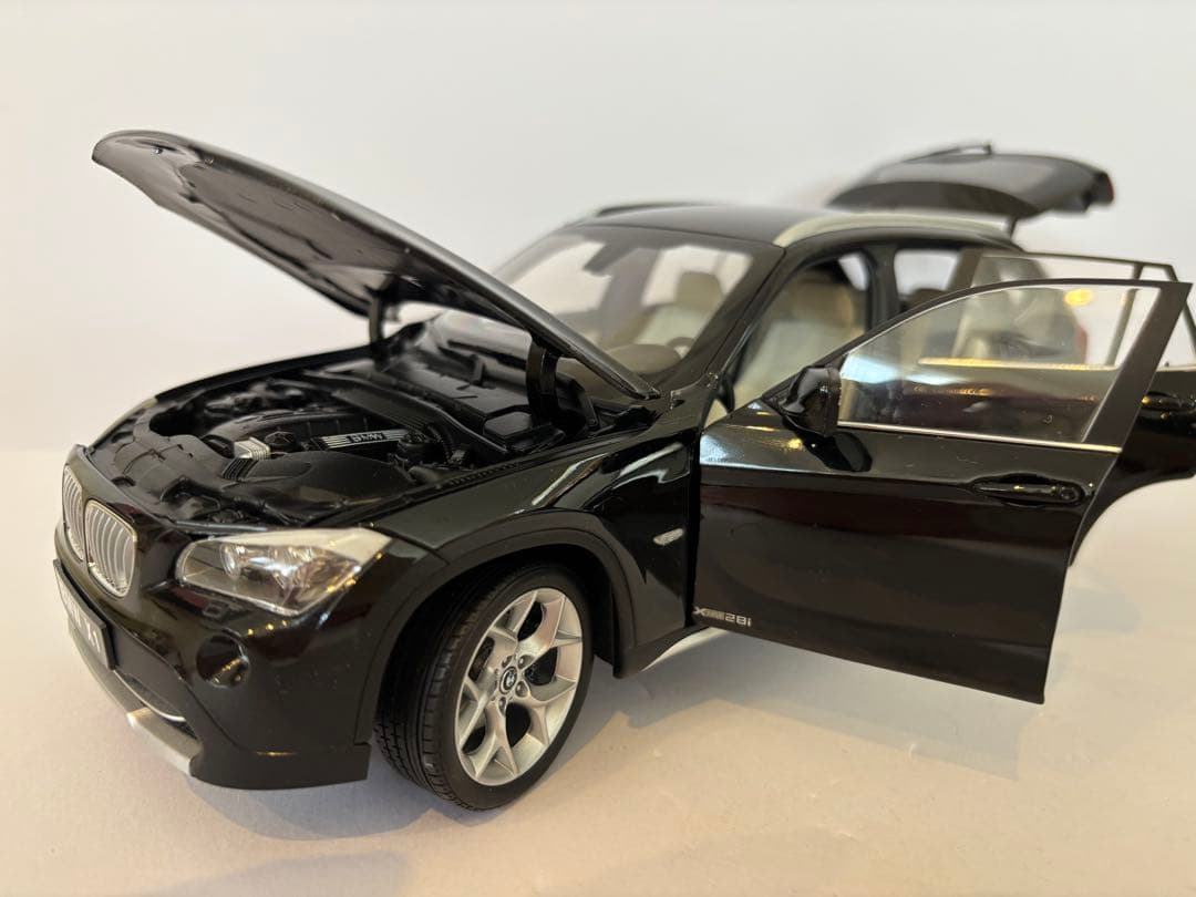  X1 xDrive 28i E84 ミニカー京商 1/18 Kyosho