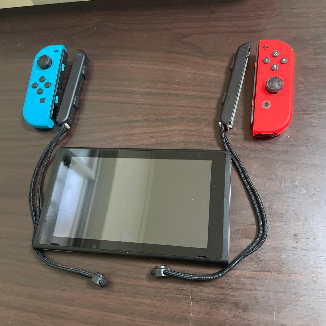 Nintendo Switch 本体、スタンド、ケーブル