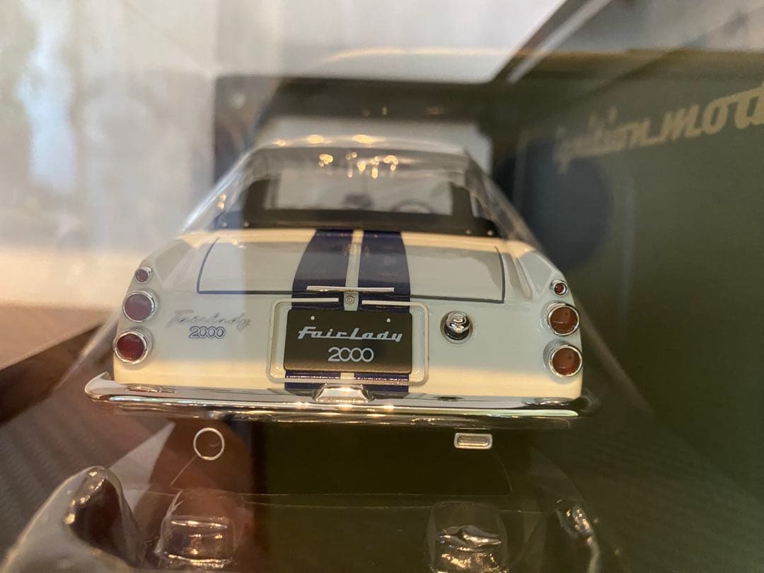 ミニカー DATSUN Fairlady2000 1/18