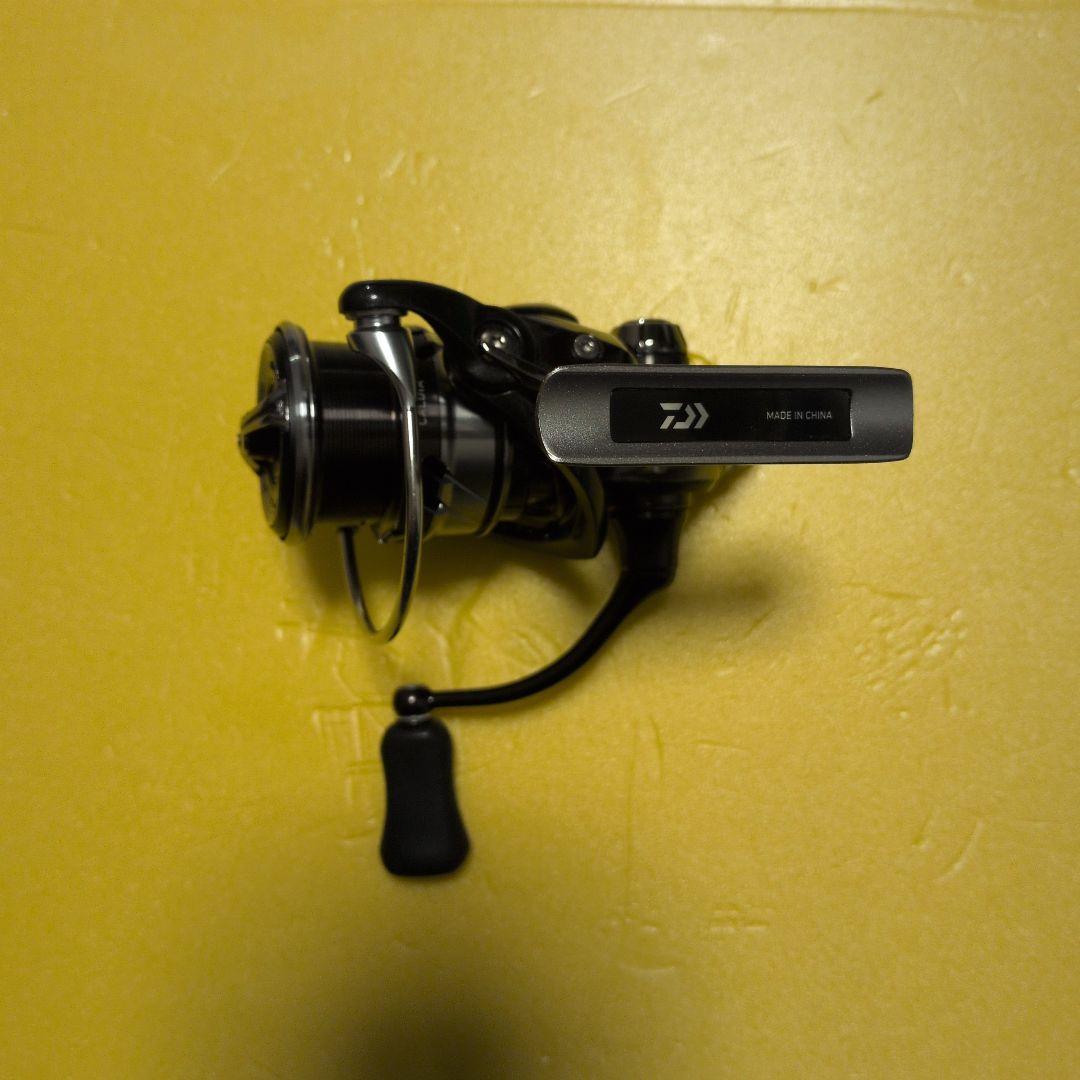 スピニングリール ブラック