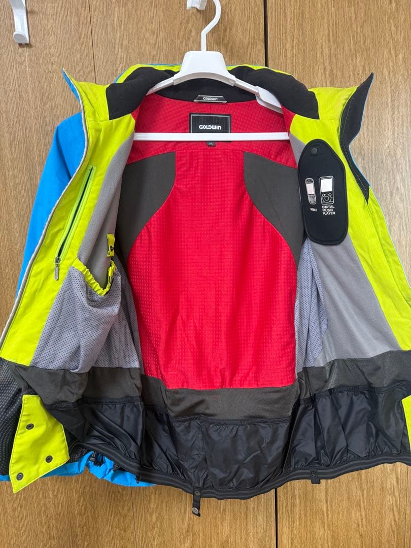 ゴールドウィン スノボウェア 上下セット 男性 Mサイズ