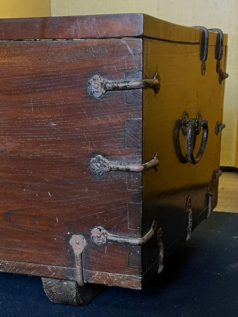 「母」 李朝 バンダジ 松無垢材 鉄地金具 朝鮮家具 9世紀～李朝古民具 箪笥