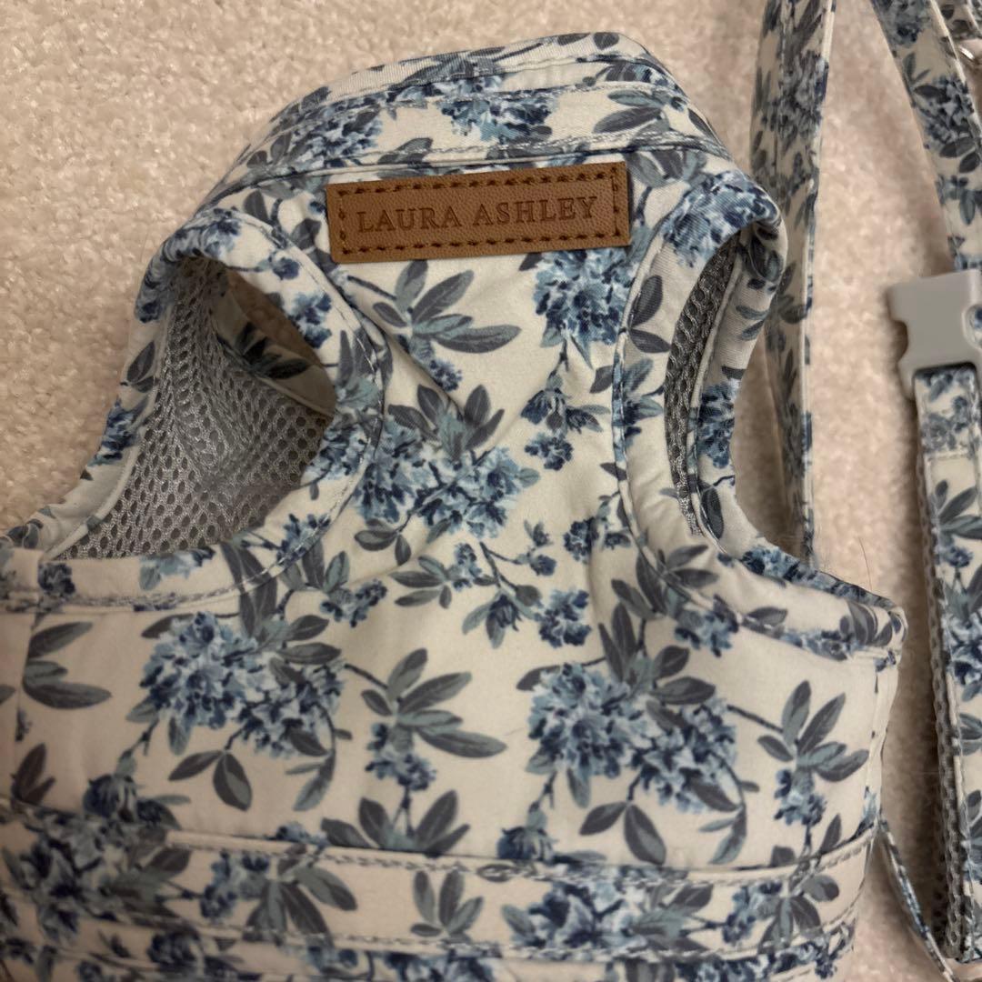 LAURA ASHLEY 花柄ハーネス Mサイズ　リードとセット売り