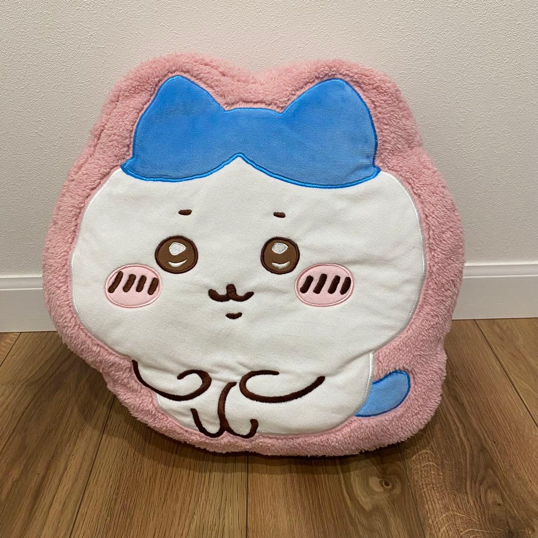 【メルカリ市限定価格】ちいかわもこもこダイカットクッションうさぎハチワレモモンガ