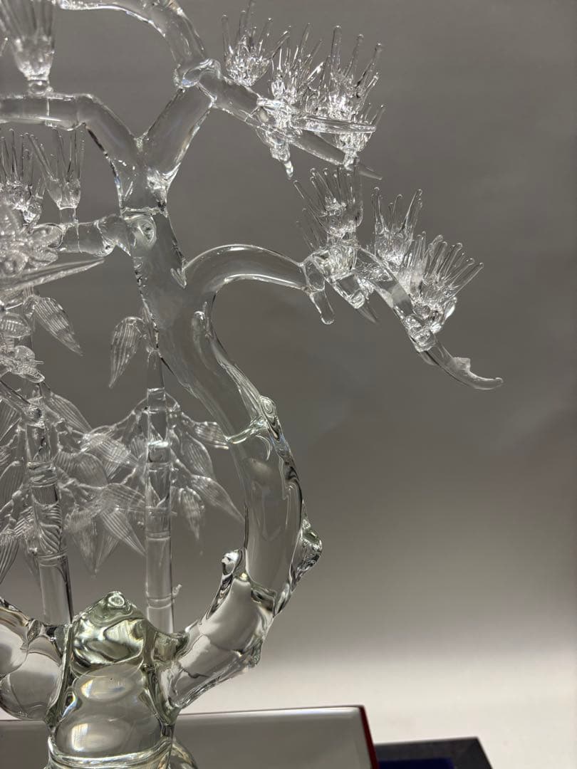 #伝統工芸品　水晶彫刻『松竹梅』オブジェ（ガラスケース付き）