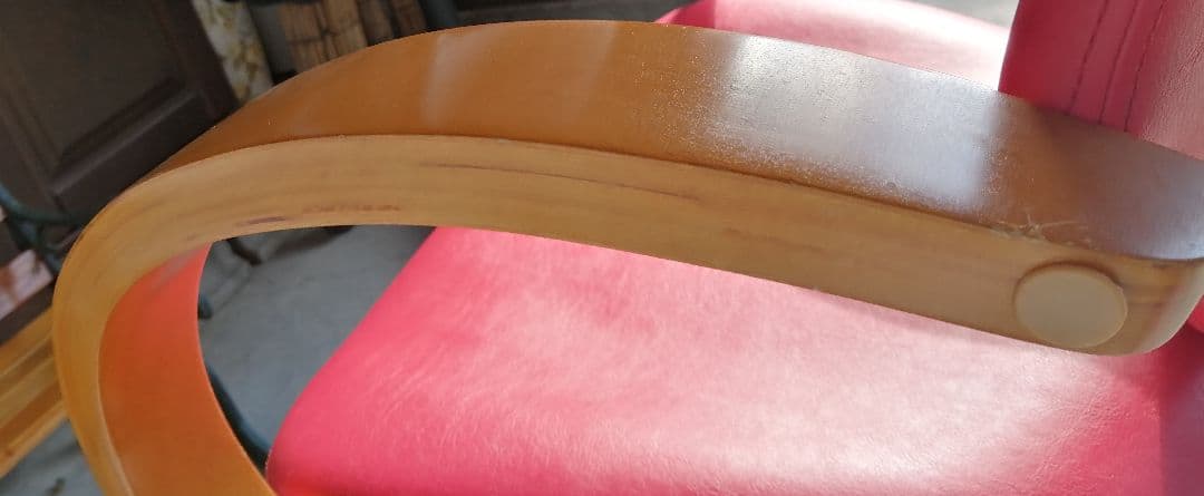 美容室　サロン　スタイリングチェア　椅子　赤