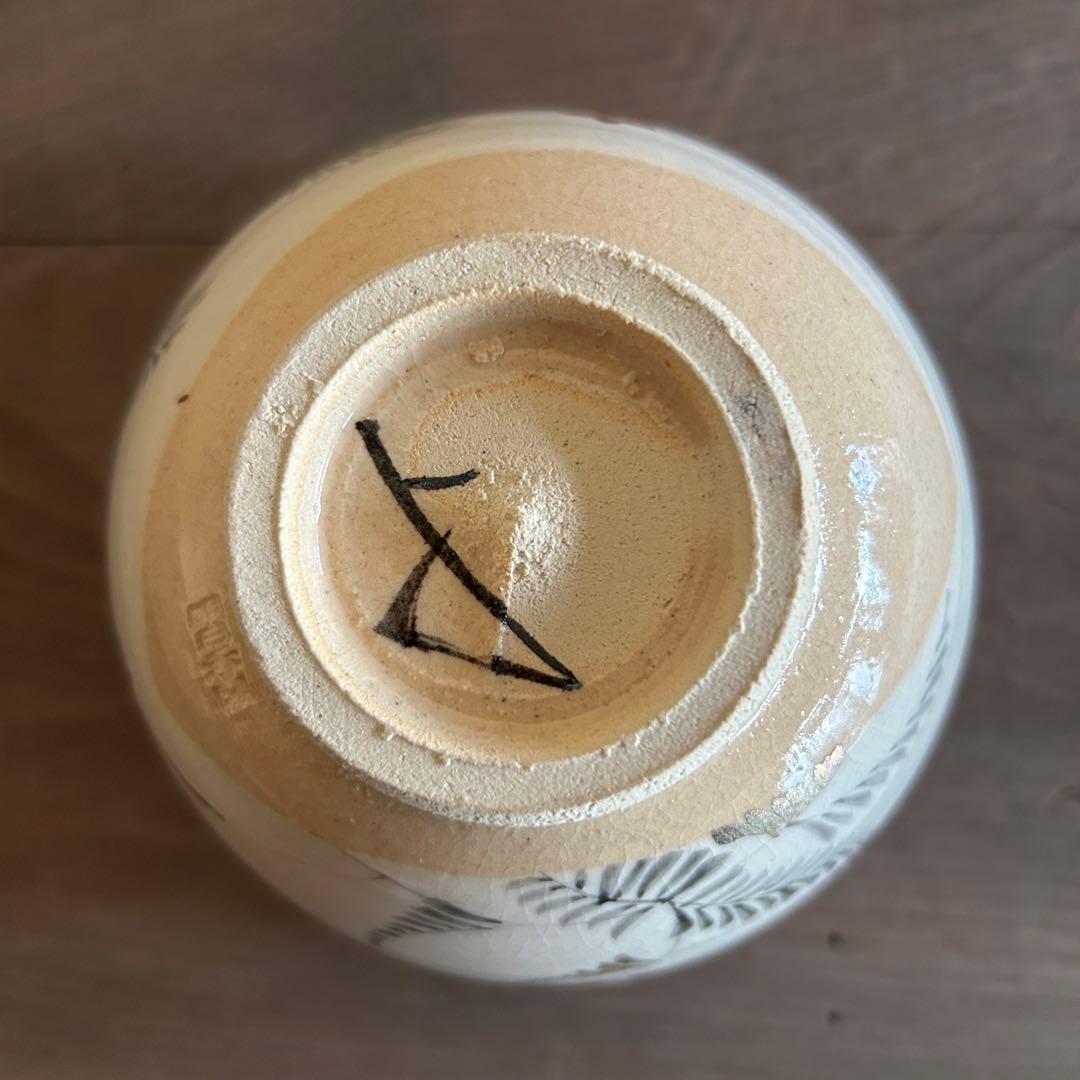 山本義博　明日香窯　色絵銀彩　留紅草　茶腕　陶芸　共箱付き　26.1.22-3