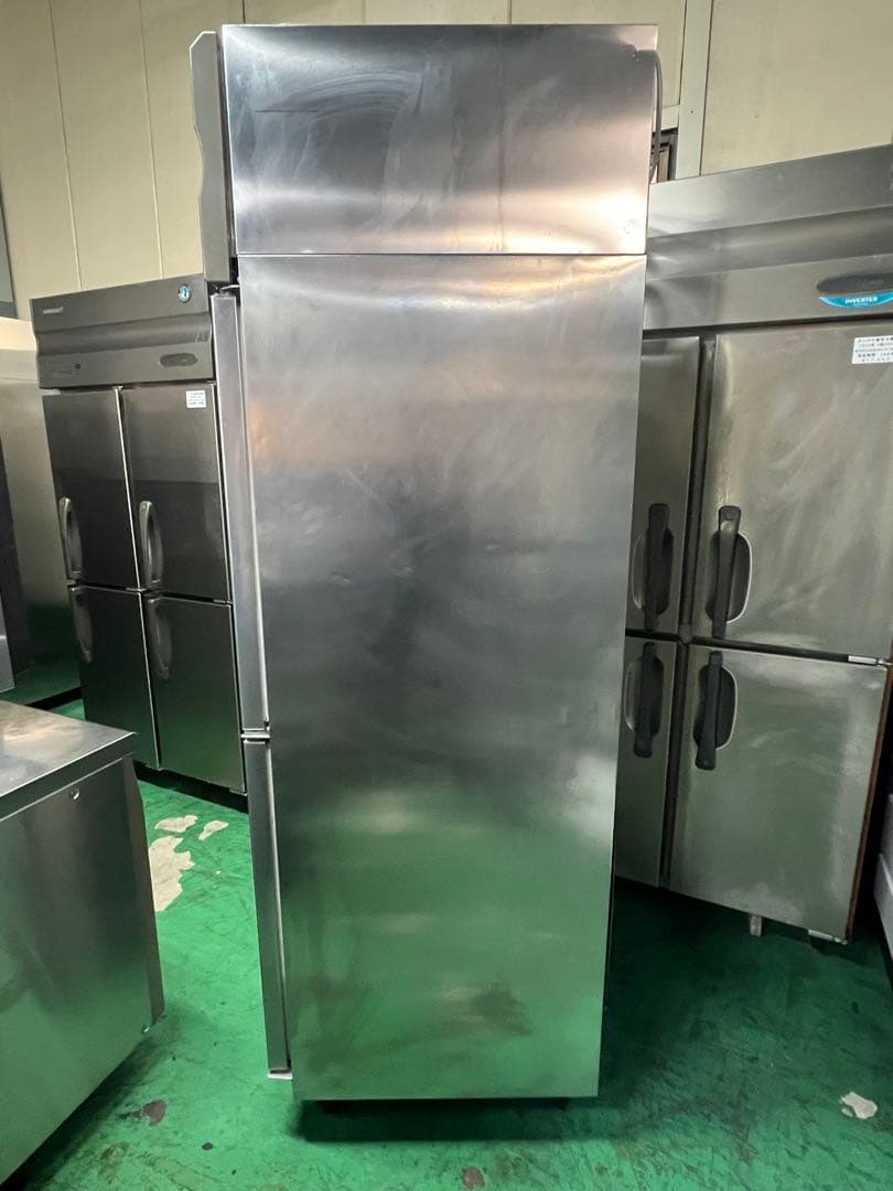 2022年ホシザキ縦型冷凍庫 625x650x1910